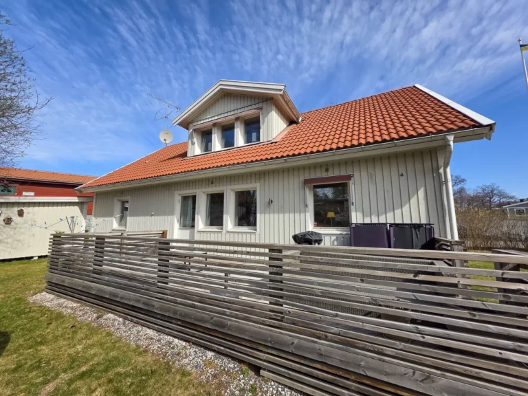 Fasadmålning Nacka Före-bild