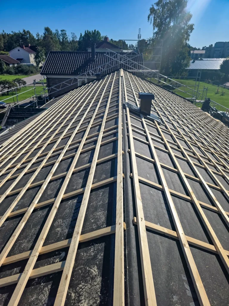 Takläggning Skövde Under Arbetet